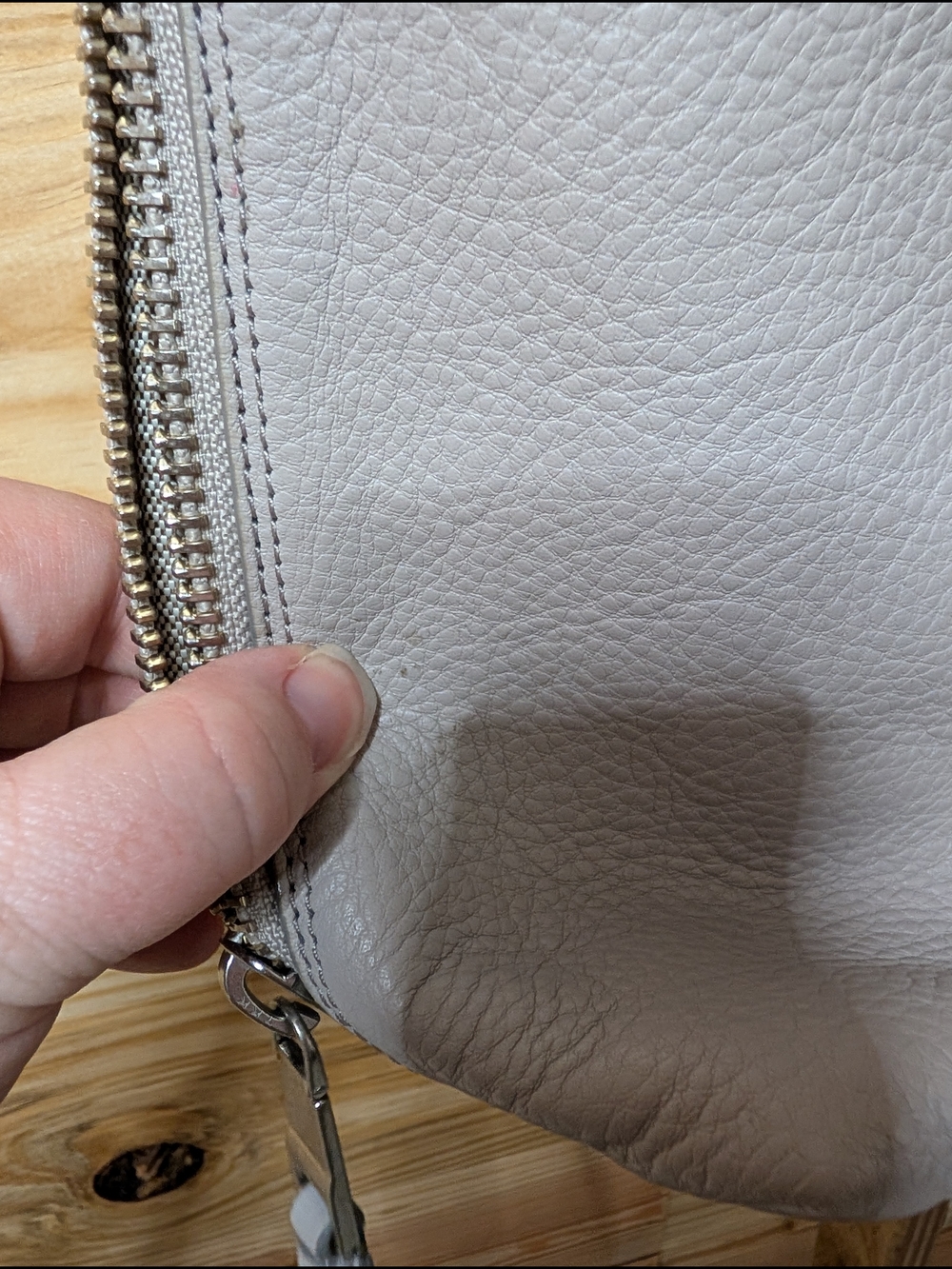 Fossil NEVER USED Women's Light Gray Leather Crossbody Bag - Picture 5 of 14